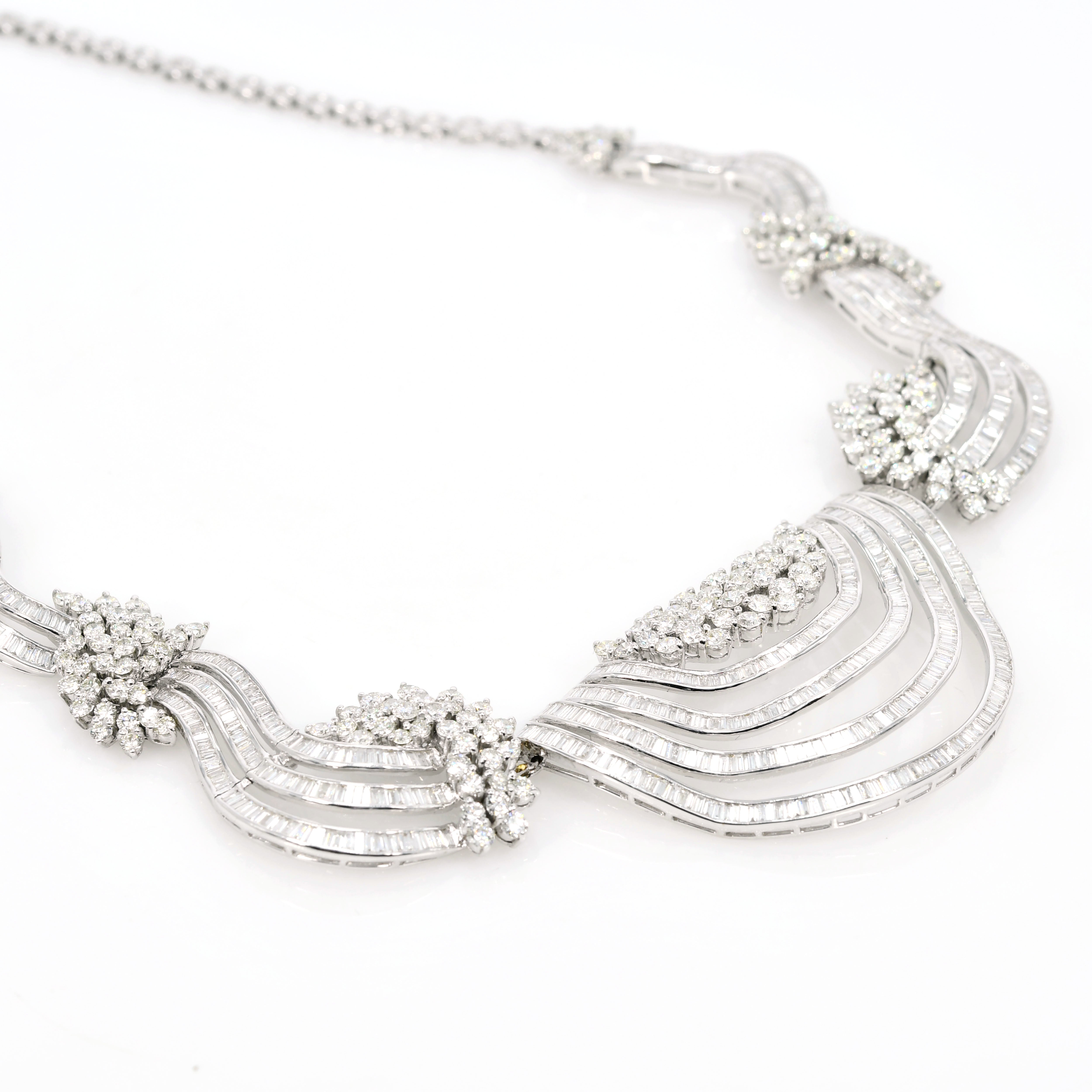 18k White Gold Round & Baguette Diamonds Jewellery Set