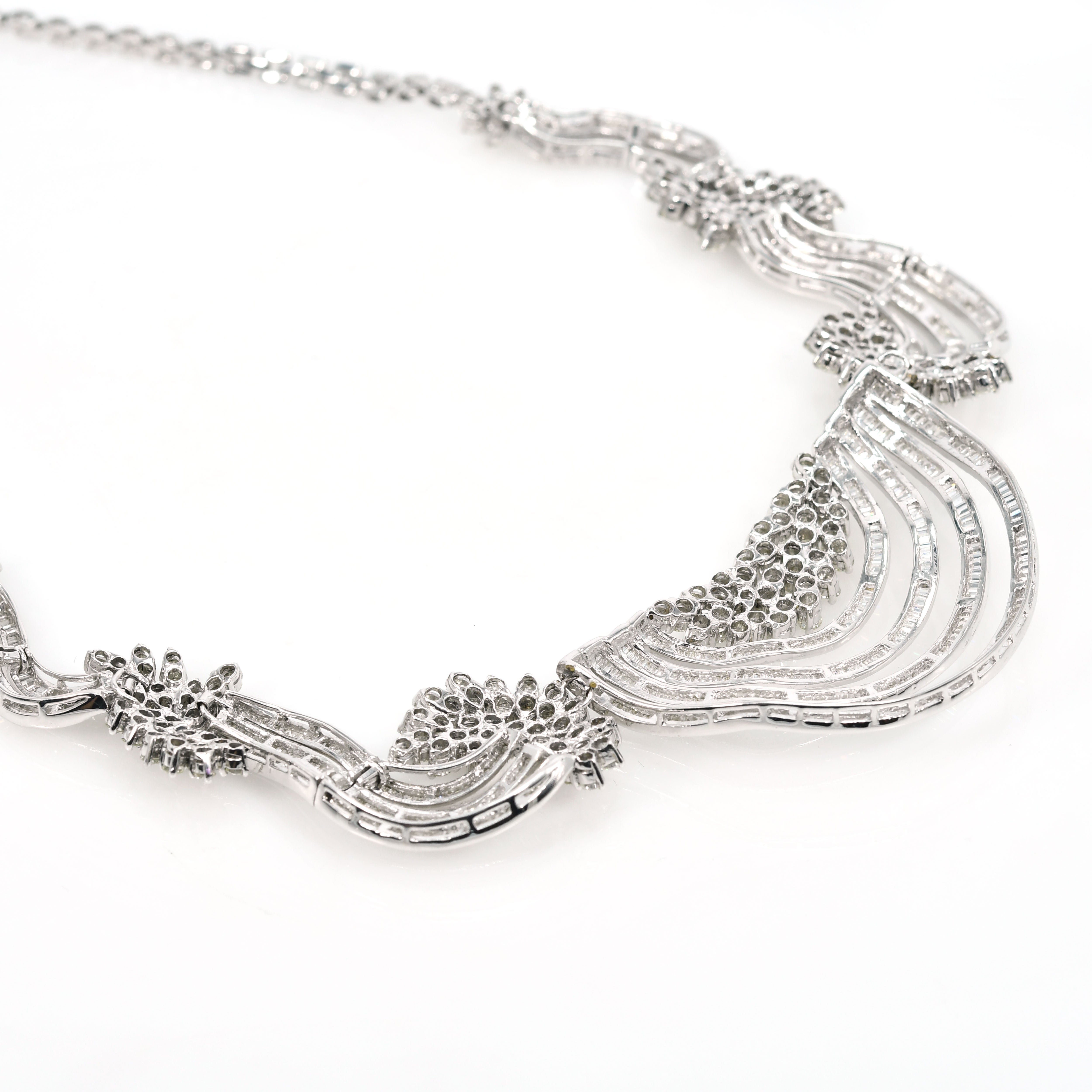 18k White Gold Round & Baguette Diamonds Jewellery Set