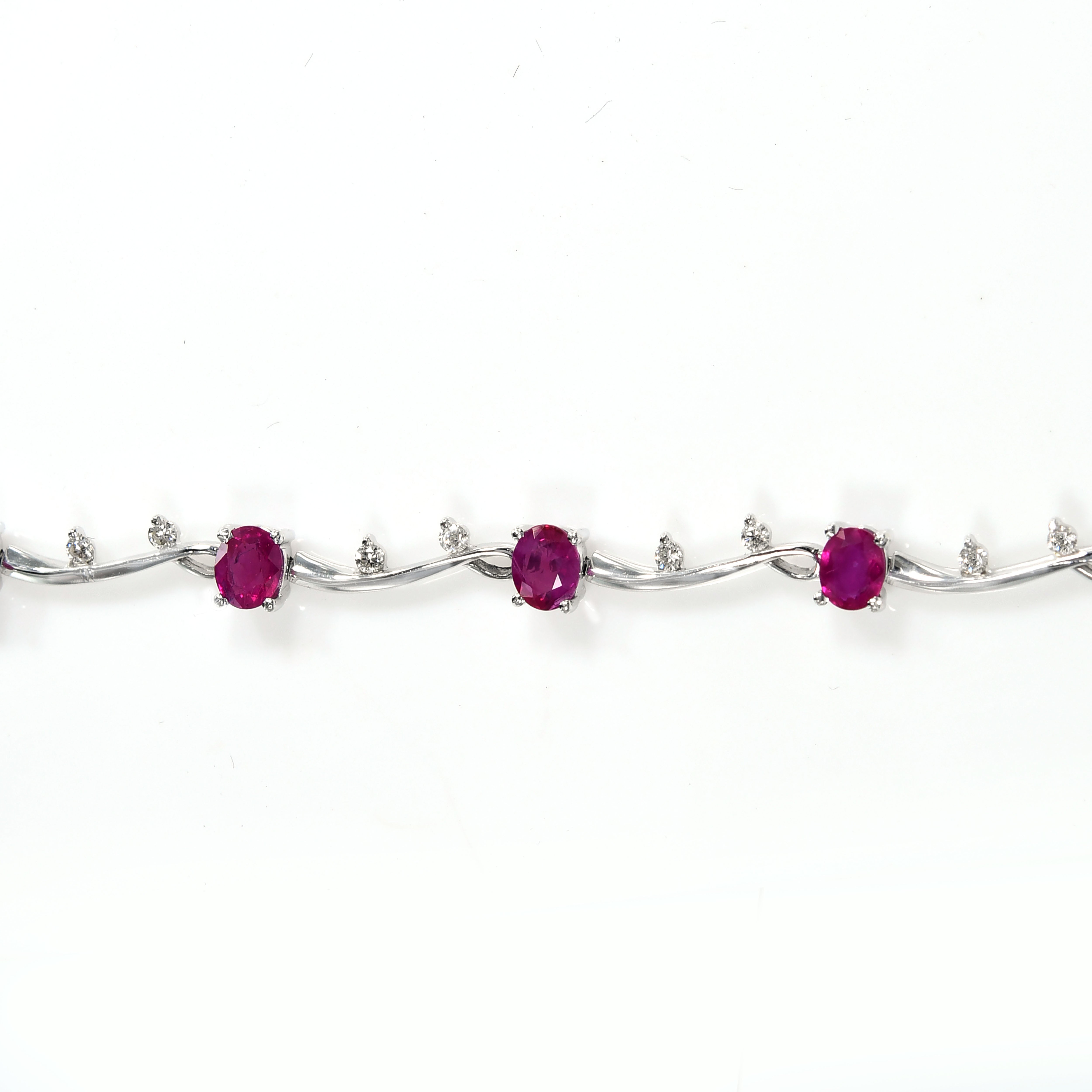 18k White Gold Ruby Diamond Bracelet