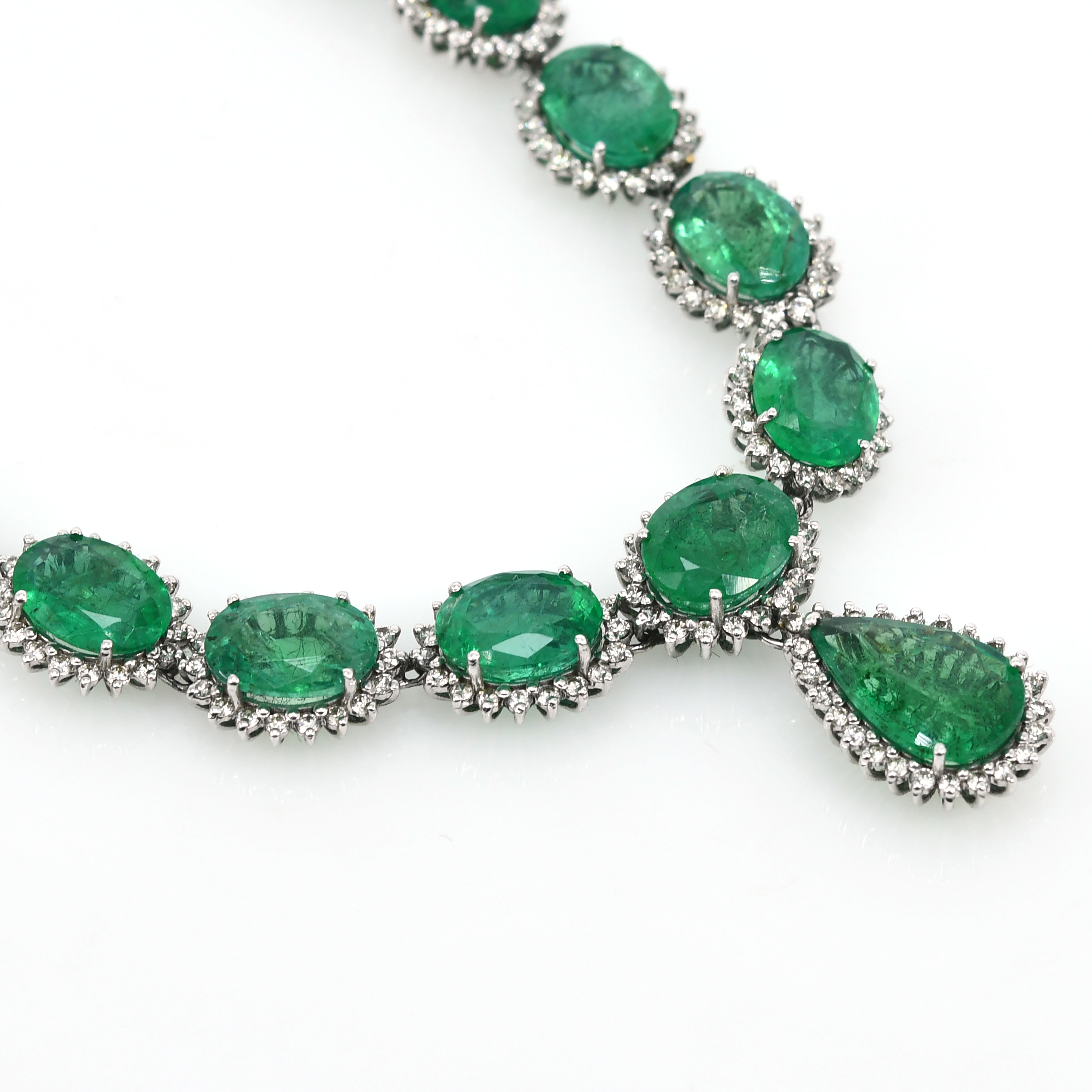 18k White Gold Emerald Teardrop Jewellery Set