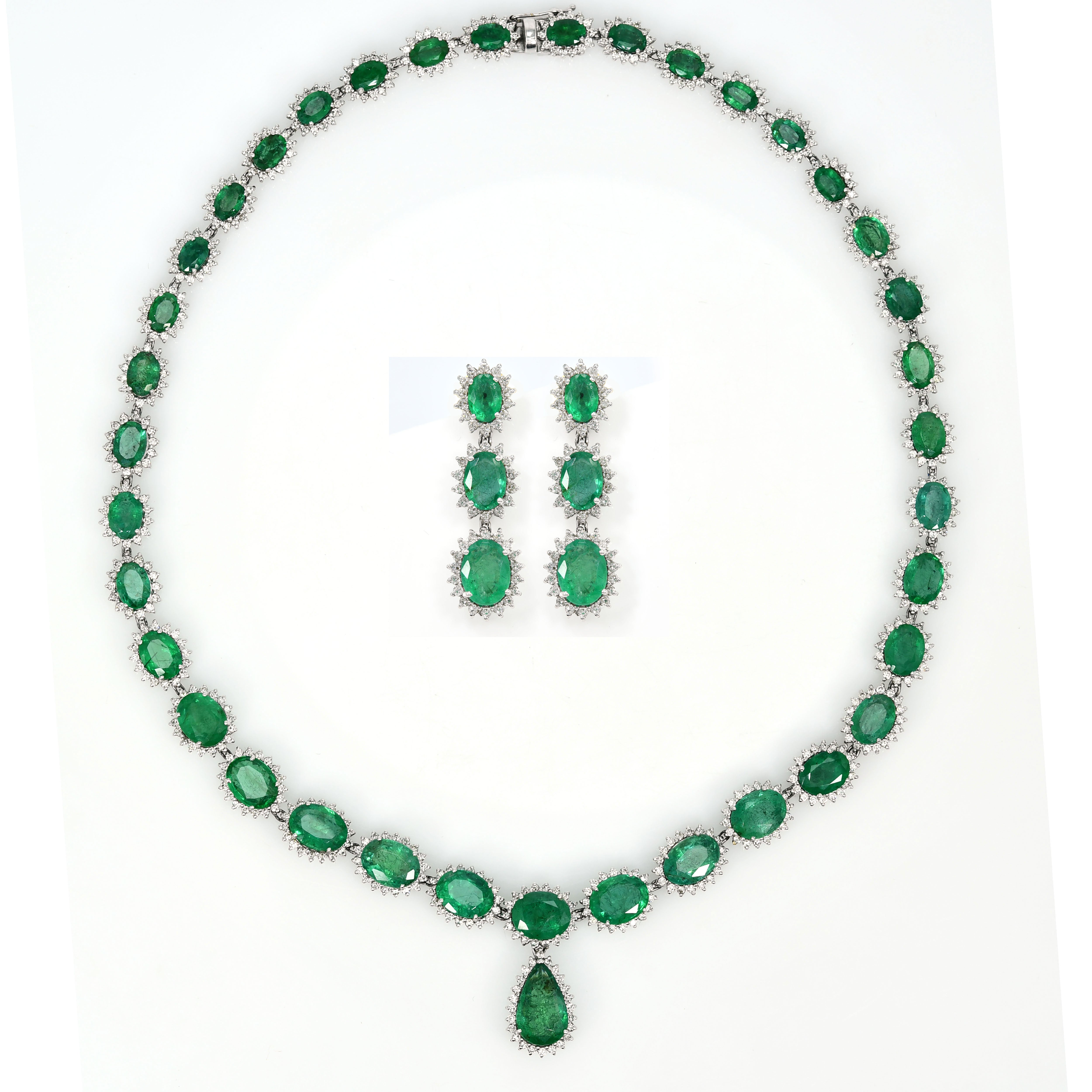 18k White Gold Emerald Teardrop Jewellery Set