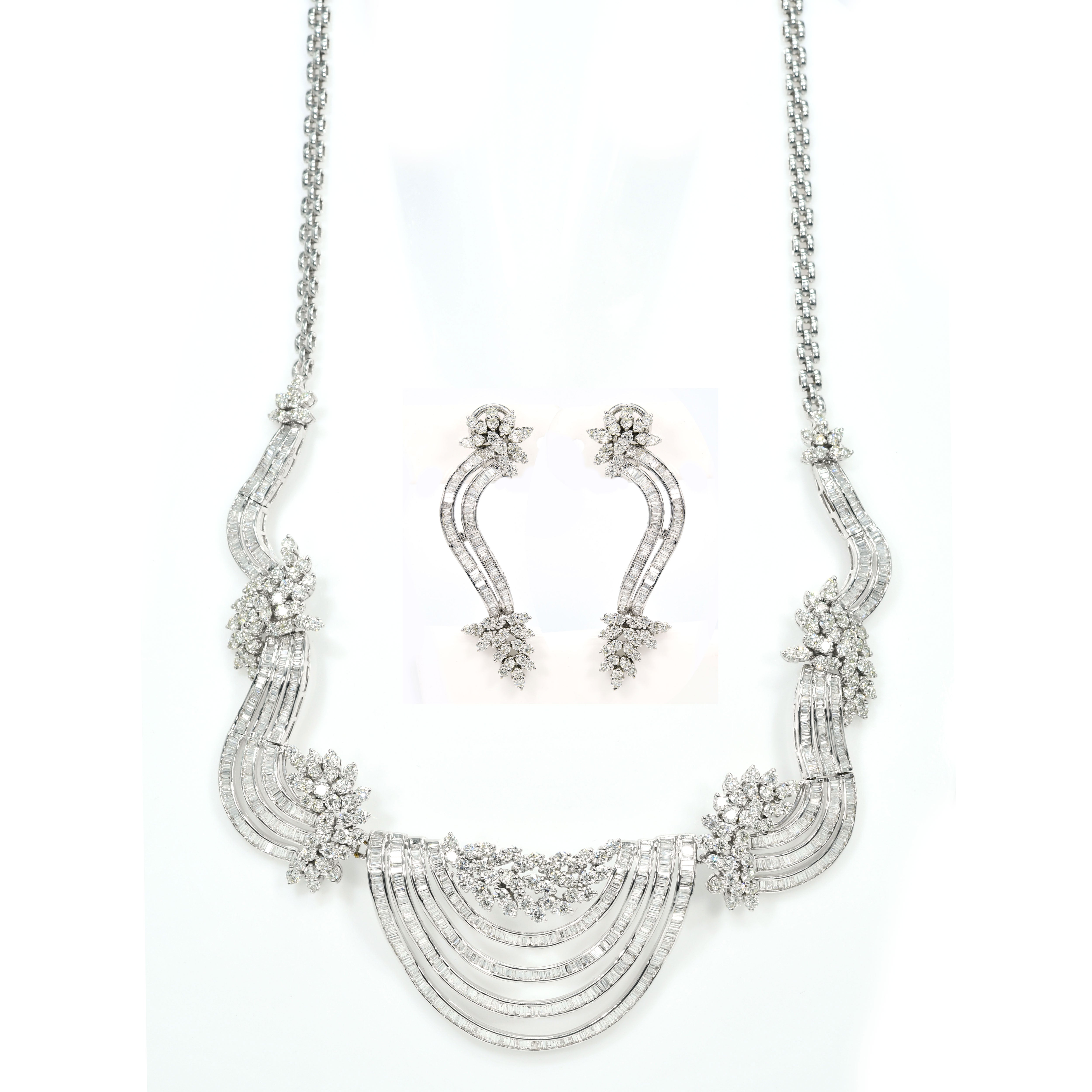 18k White Gold Round & Baguette Diamonds Jewellery Set