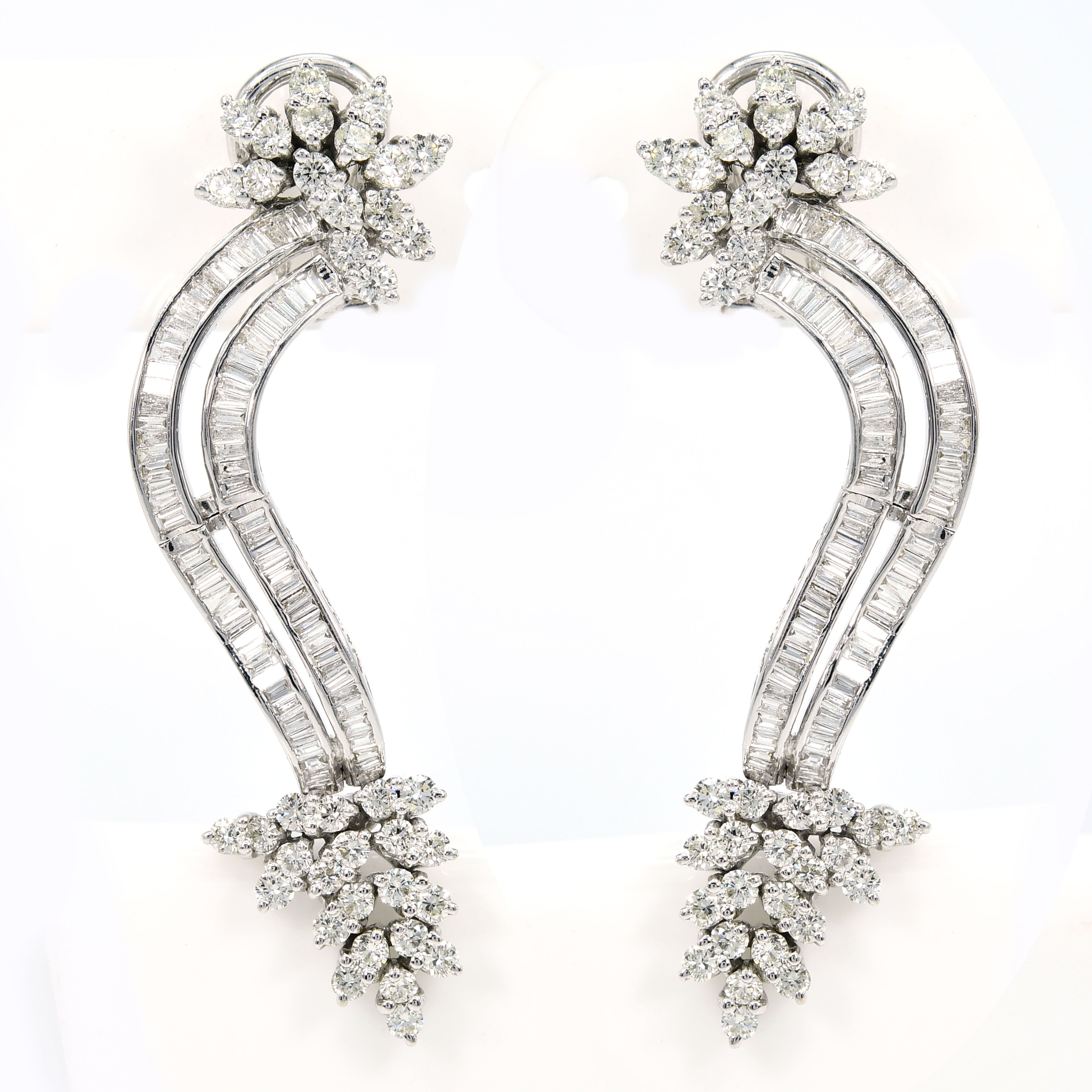 18k White Gold Round & Baguette Diamonds Jewellery Set